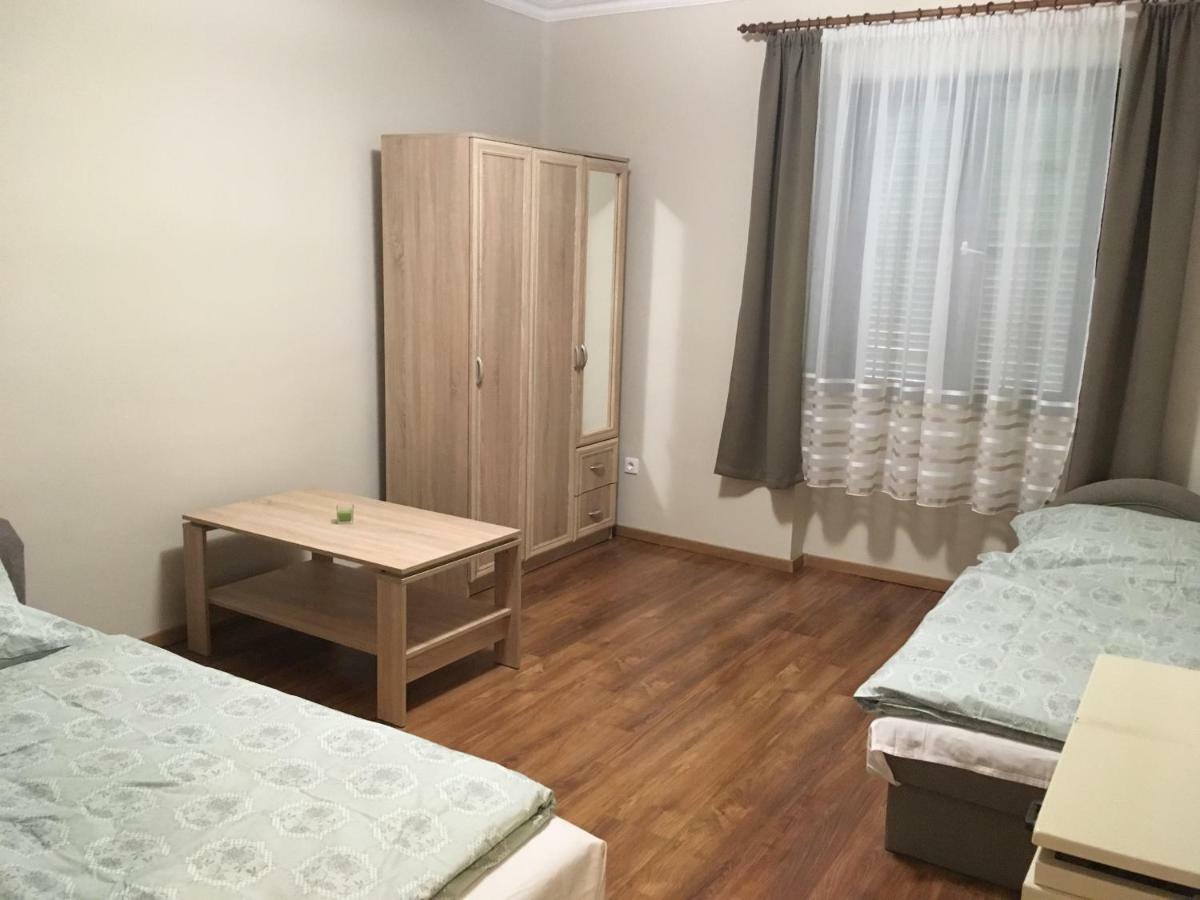 Vadaszhaz Hotel Egyhazasradoc ภายนอก รูปภาพ